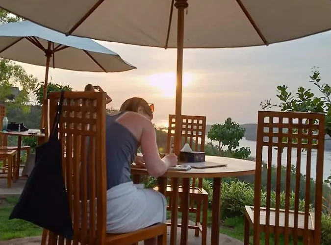ホリデーパーク Oceanview Nusa Penida 2*
